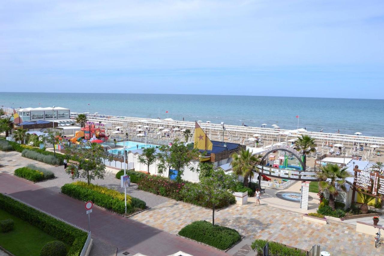 Hotel Rex - Fronte Mare Riccione Buitenkant foto