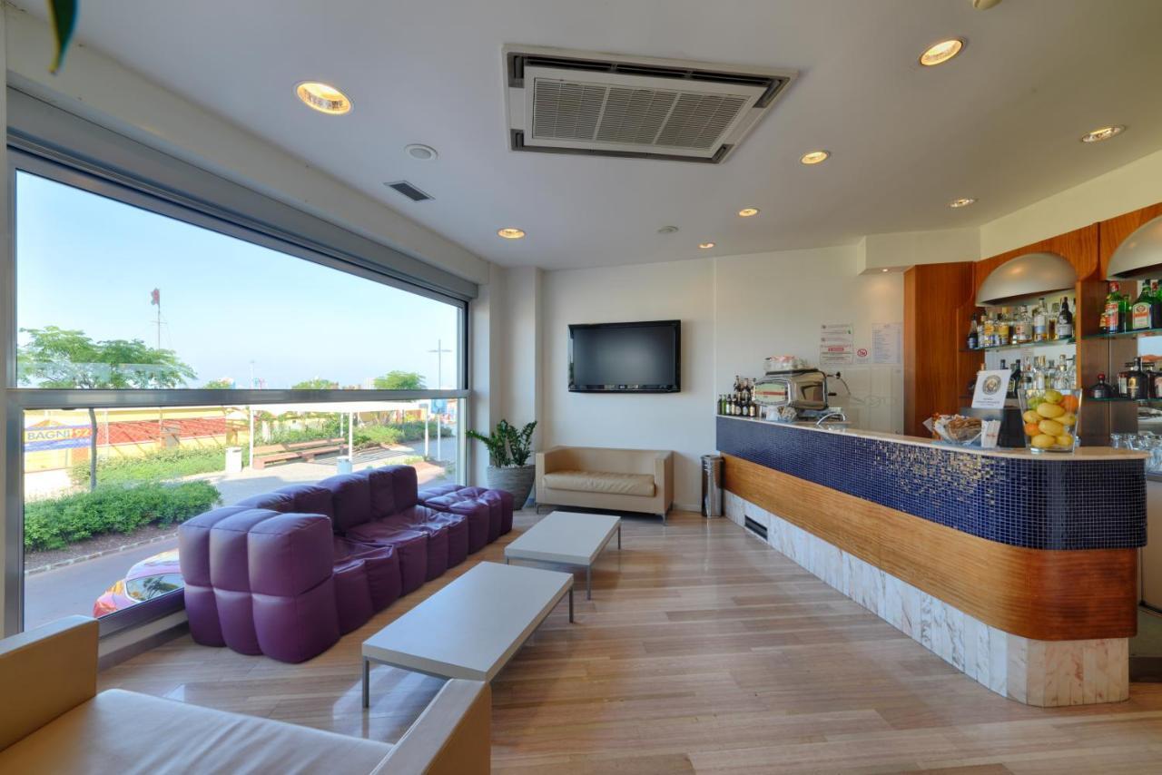 Hotel Rex - Fronte Mare Riccione Buitenkant foto