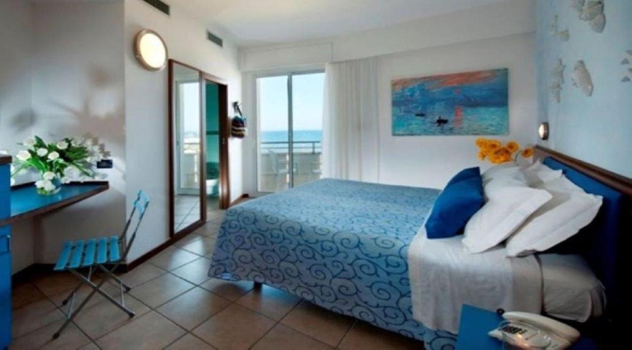 Hotel Rex - Fronte Mare Riccione Buitenkant foto