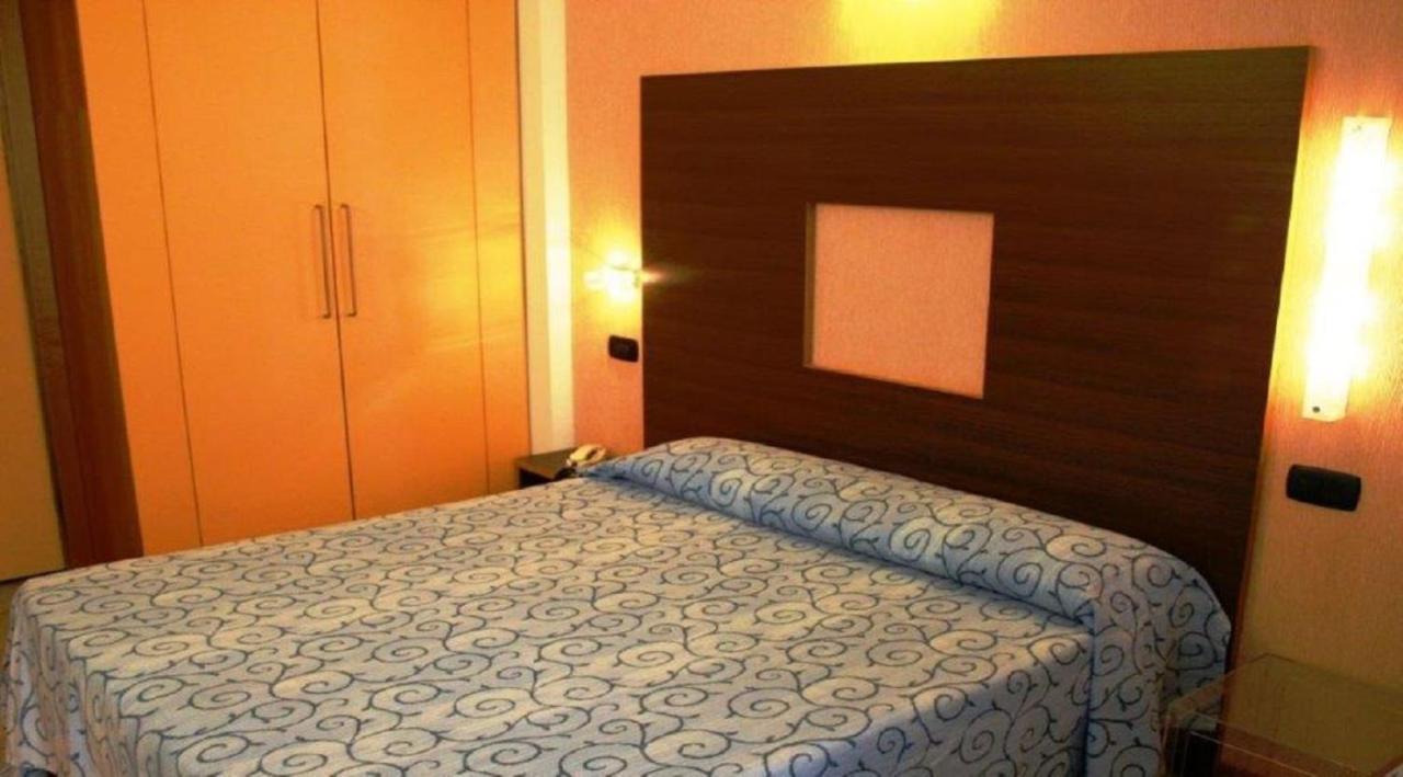 Hotel Rex - Fronte Mare Riccione Buitenkant foto