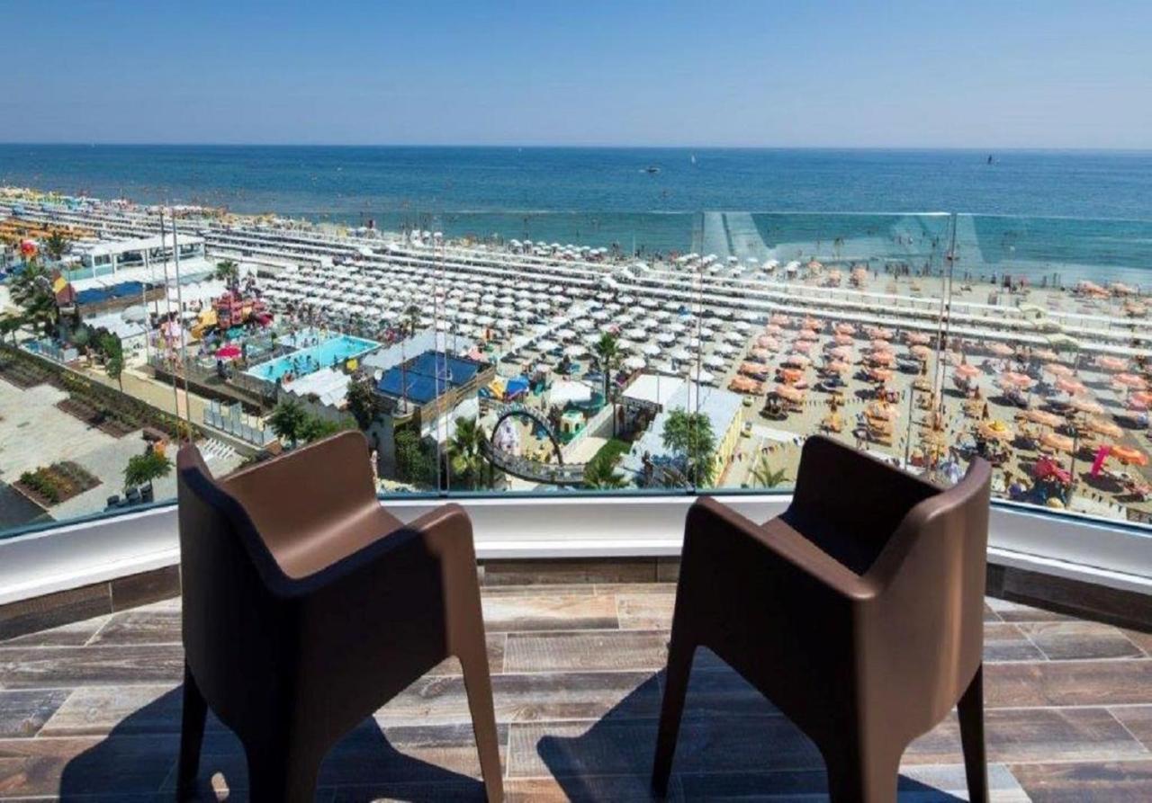 Hotel Rex - Fronte Mare Riccione Buitenkant foto